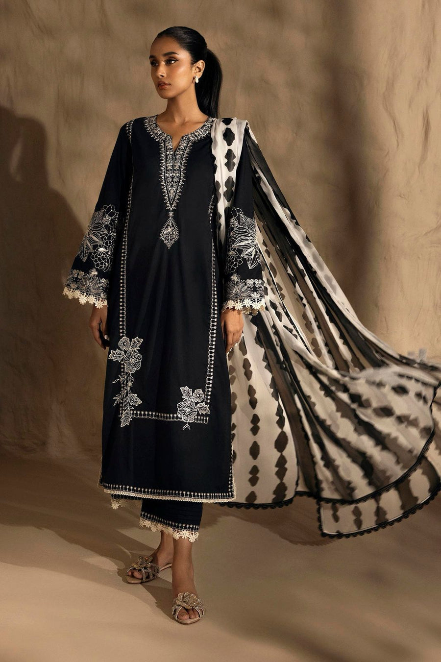 Sana Safinaz- Lawn 3 PC Embroidery with swiss bana Dora voil digital print Duppata